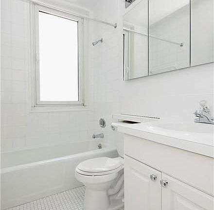 4th image of 230 W 55th St APT 16D