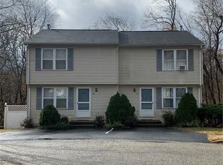 31 Carrs Ln, Warwick, RI 02886