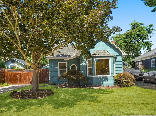 1127 SE Sherrett St, Portland, OR 97202