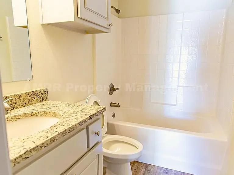 1220 Kingston St — Photo 6