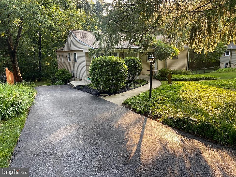 1st image of 5 Lantern Ln