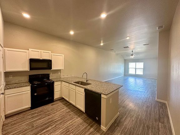 3rd image of 2110 N Avenue J #B