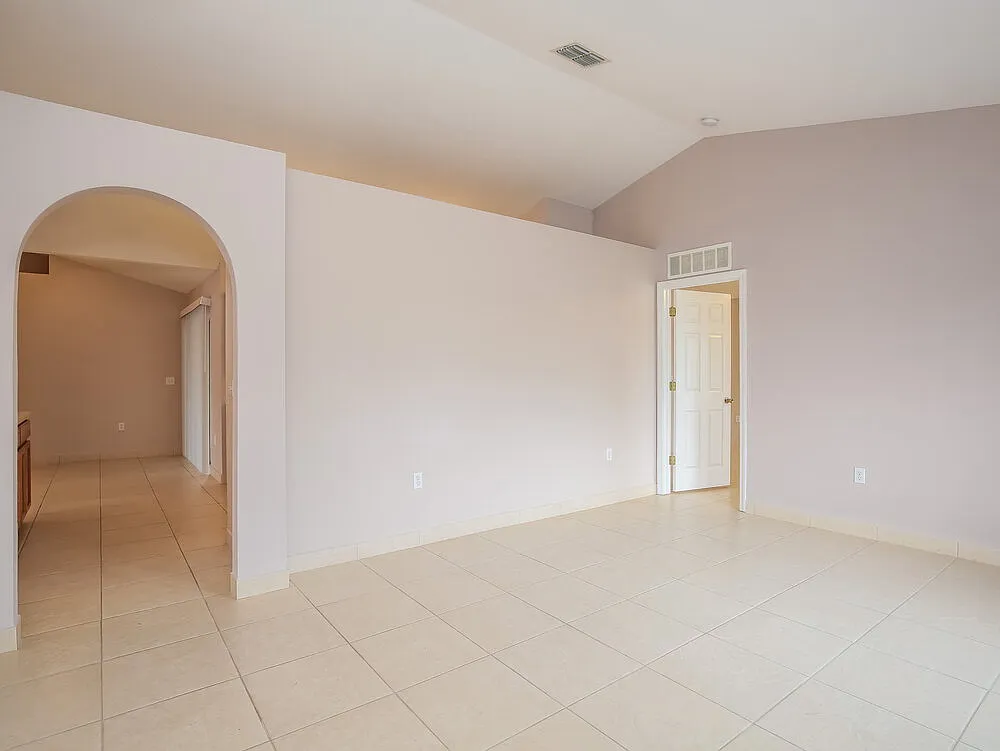 4 bed, 2.0 bath, 1750 sqft, $3,580 — Photo 3