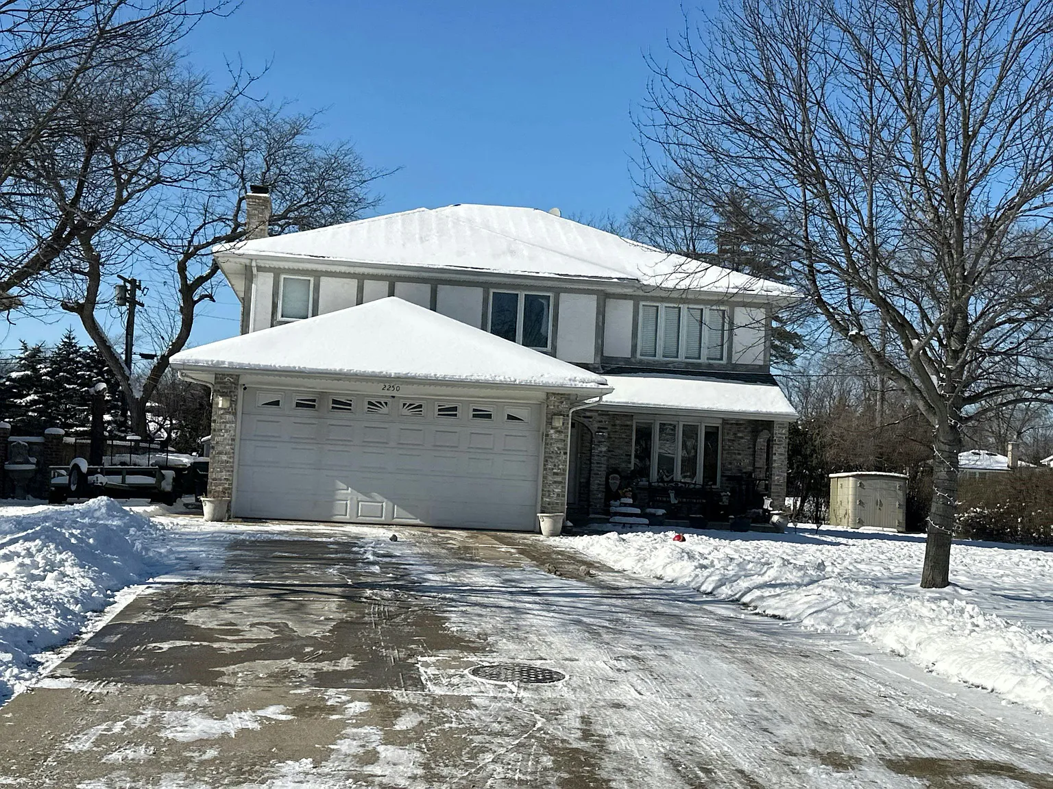 2250 N Western Ave photo 1