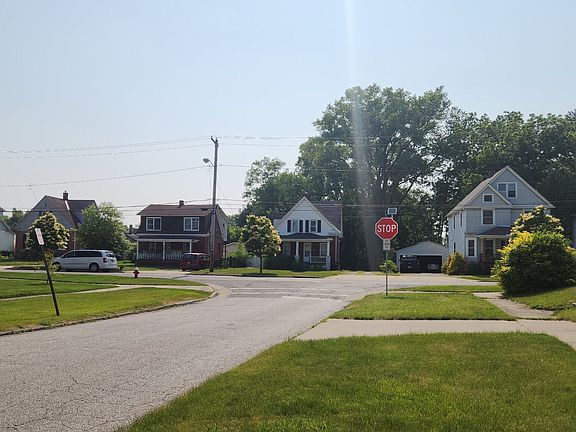 5th image of 100 Denison Ave