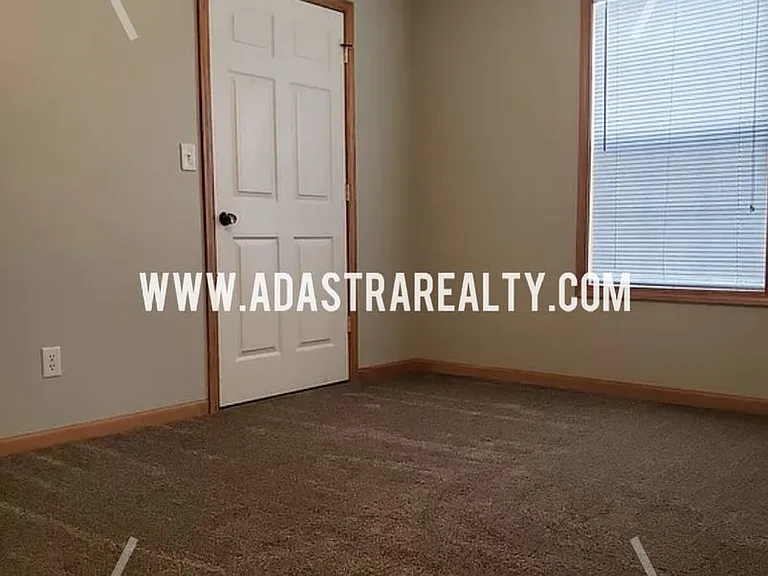 704 Meadow Ct — Photo 11