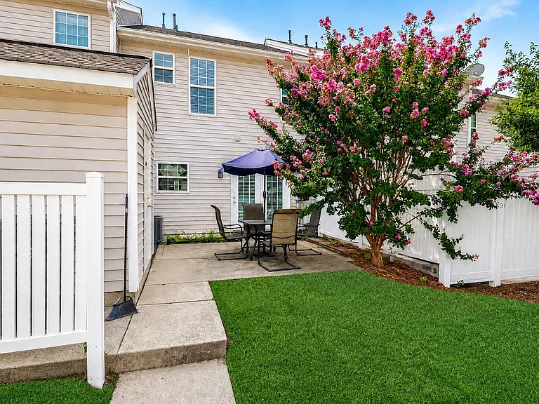 17633 Delmas Dr — Photo 23
