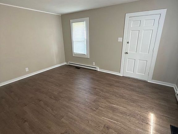 2nd image of 714 Golfview Dr