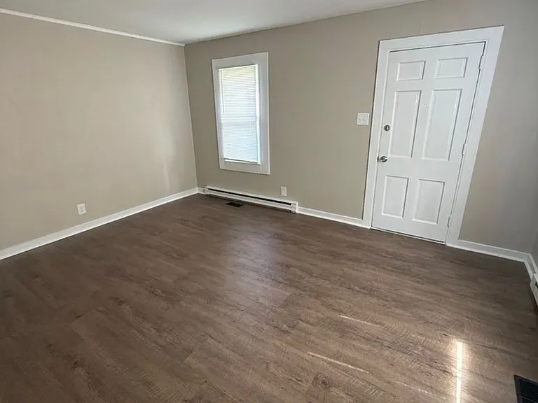 714 Golfview Dr — Photo 2