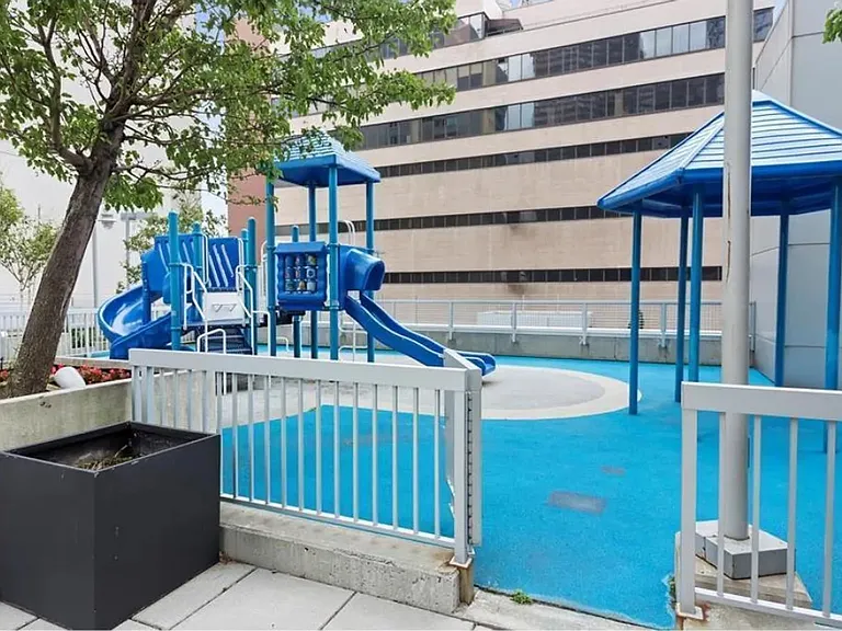 635 W 42nd St #22H — Photo 8