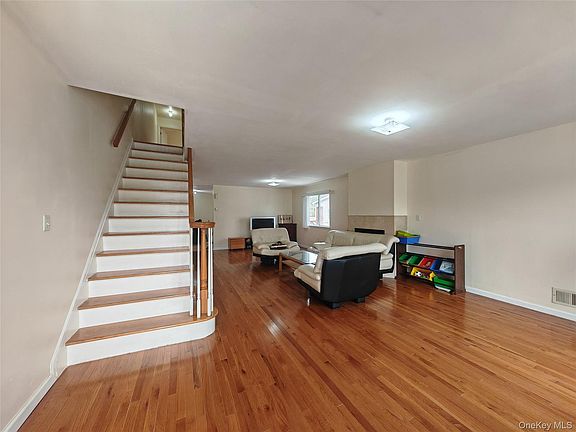 2nd image of 558 Eltingville Boulevard
