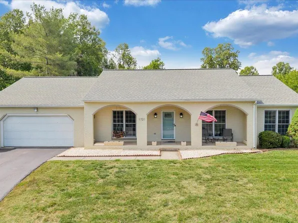 1721 Mill Pond Dr, Salem, VA 24153