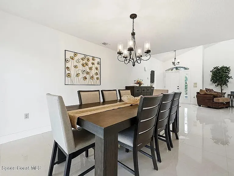 3 bed, 2287 sqft, $3,800 — Photo 3