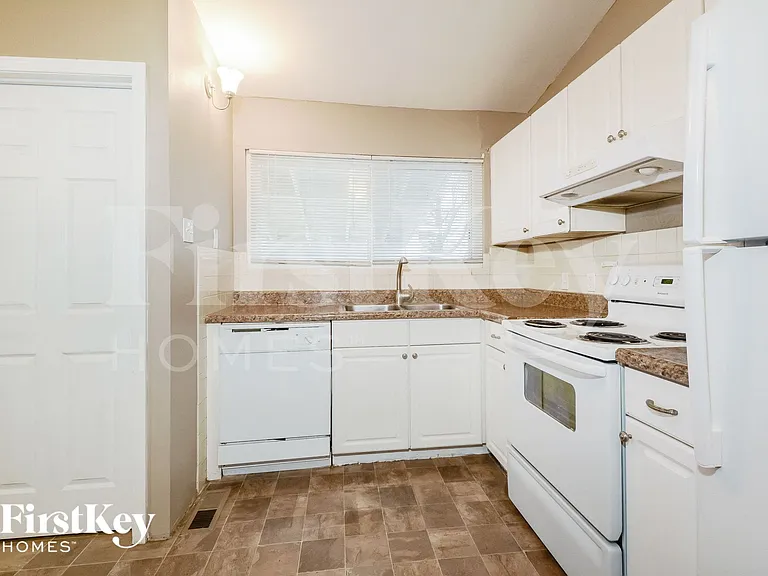1295 Ensenada Dr — Photo 5