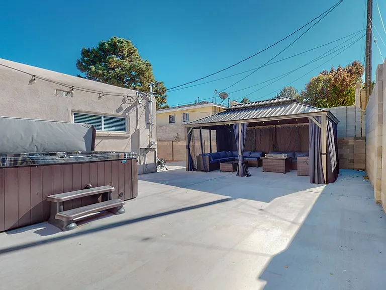1621 Lafayette Dr NE — Photo 22