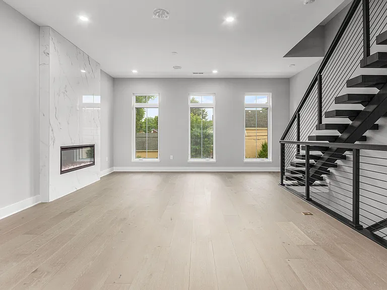 1247 Perry St — Photo 18