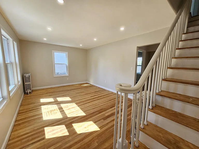 16 Rena St — Photo 4