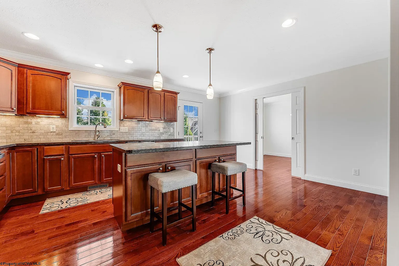 4 bed, 3.5 bath, 2616 sqft, $2,800 — Photo 4