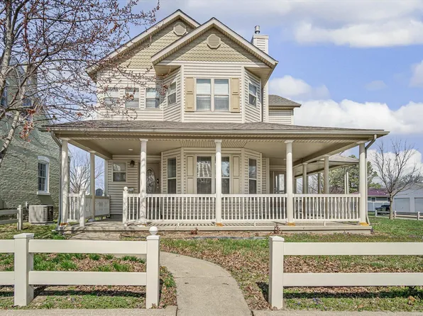 415 E Market St, Red Bud, IL 62278