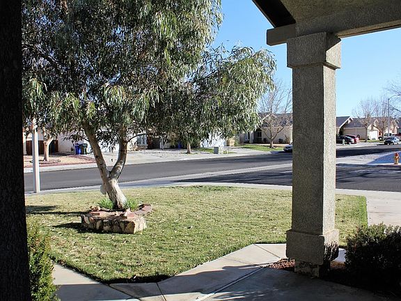 3rd image of 15020 Brown Ln