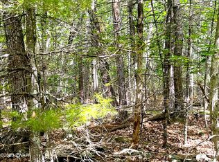 481 Eastwood Cir, Hawley, PA 18428