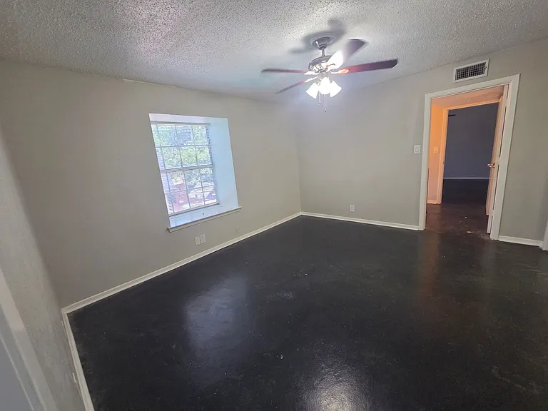 1717 N Locust St — Photo 44