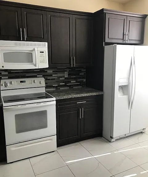 Smooth top electric stove & micro. Kitchen measures