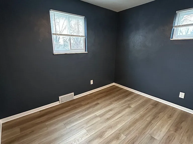 506 Crescent Boulevard Ext — Photo 37