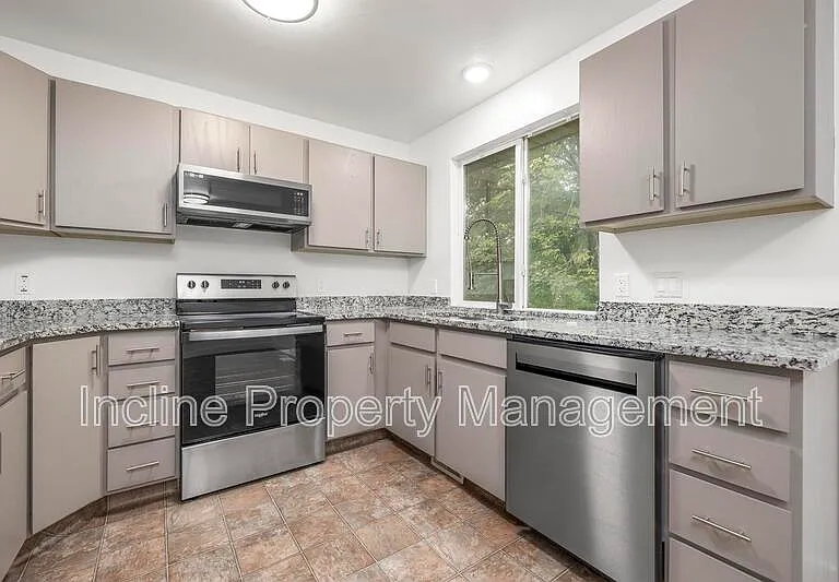 762 N 1060 W — Photo 3
