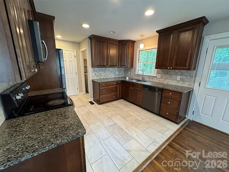 219 Lark Field Dr — Photo 12