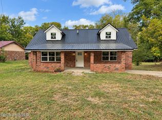 131 Grove St, West Point, MS 39773