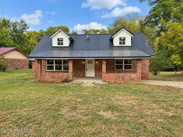 131 Grove St, West Point, MS 39773