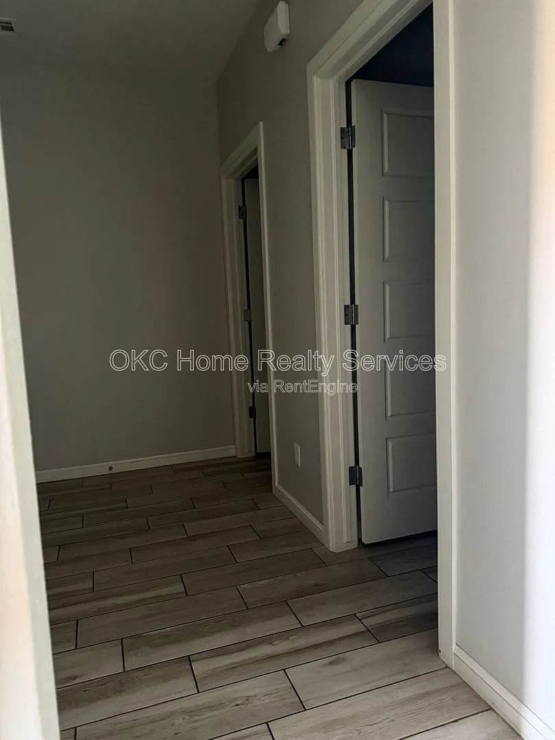 3 bed, 2.5 bath, 1923 sqft, $1,895 — Photo 4