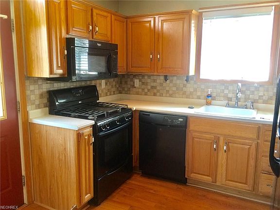 3rd image of 411 Walnut St