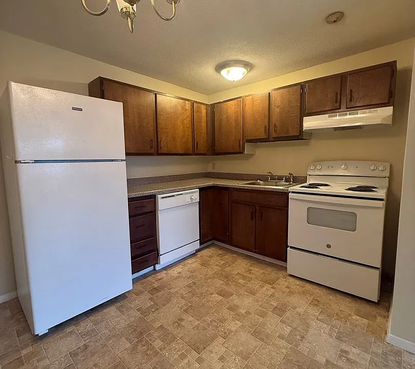 39 Dinan Dr #24A
