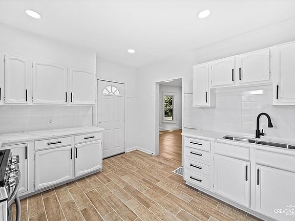 3rd image of 815 Fulton St