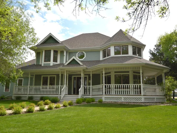 1215 Bobbie Dr, Aberdeen, SD 57401