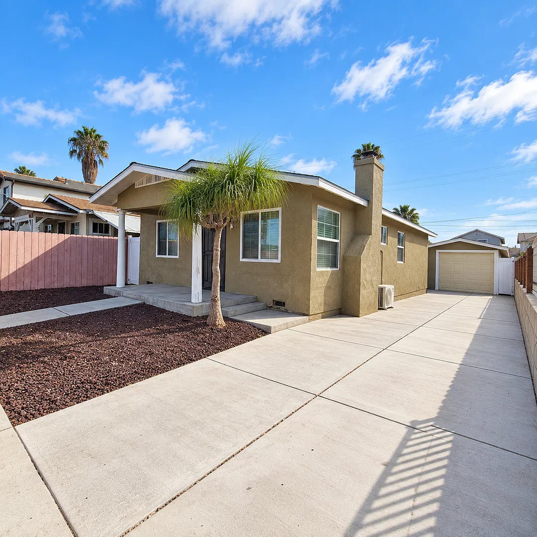 Spacious 3 Bedroom, 2 Bathroom Home with Garage & Private Yard! — Photo 1