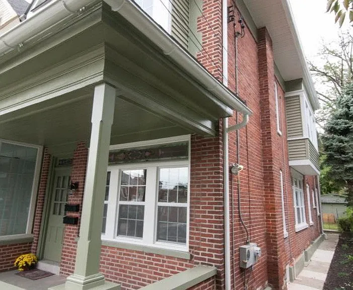 Center Ave — Photo 16