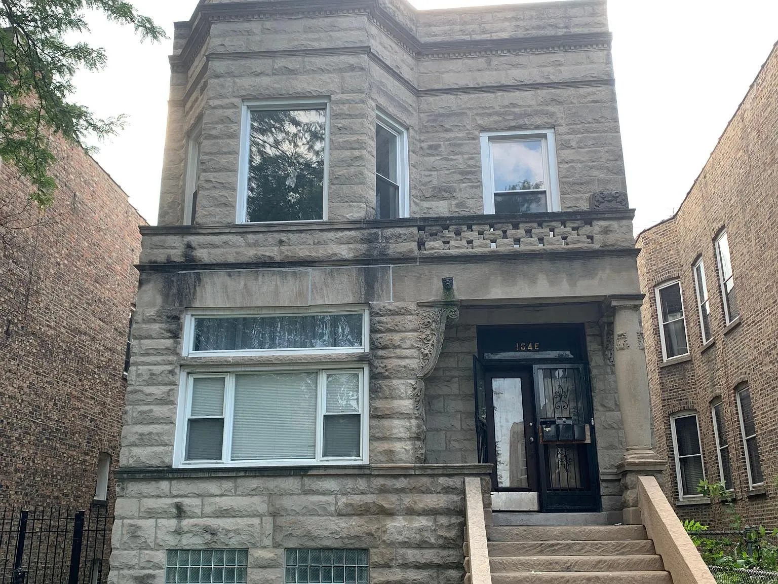 4 bed, 1200 sqft, $2,000 — Photo 2
