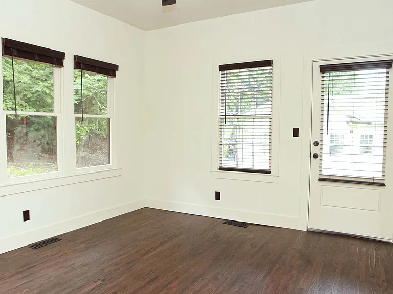 2123 N Elwood Ave — Photo 15