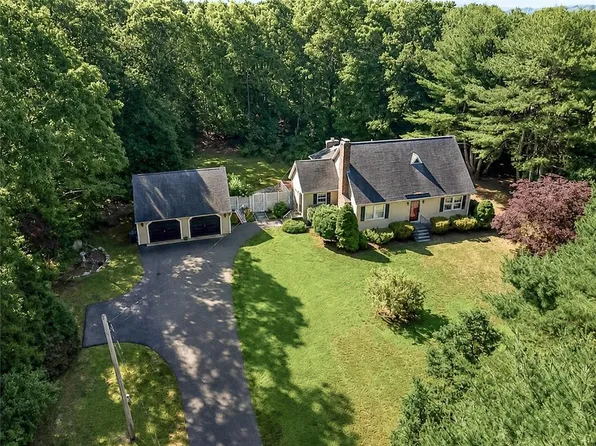 83 Stoney Hollow Rd, Tiverton, RI 02878