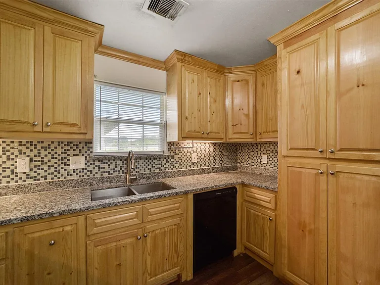 214 Schilling St — Photo 10