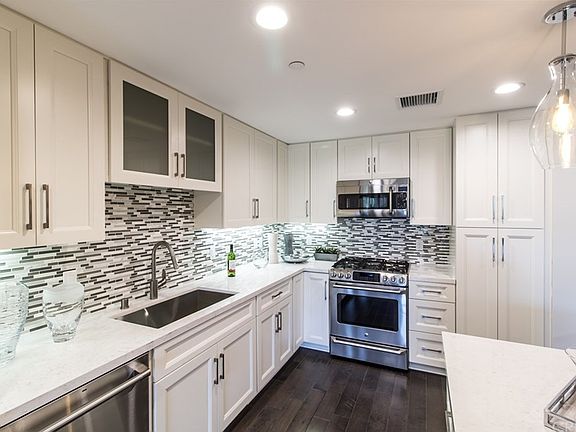 5th image of 5015 Balboa Blvd Unit 207