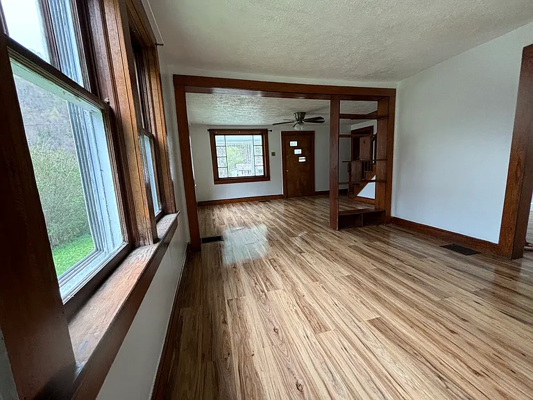10217 Cumberland Rd — Photo 2