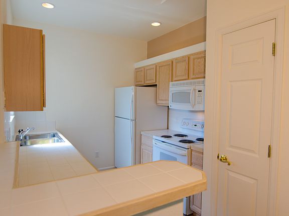4th image of 2403 Pelican Ln