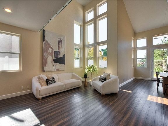 5th image of 3171 Diamond View St