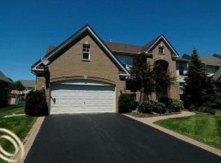 4618 Lilly Ct, West Bloomfield, MI 48323
