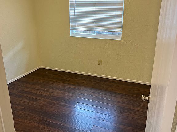 4th image of 2511 Burlington Pl