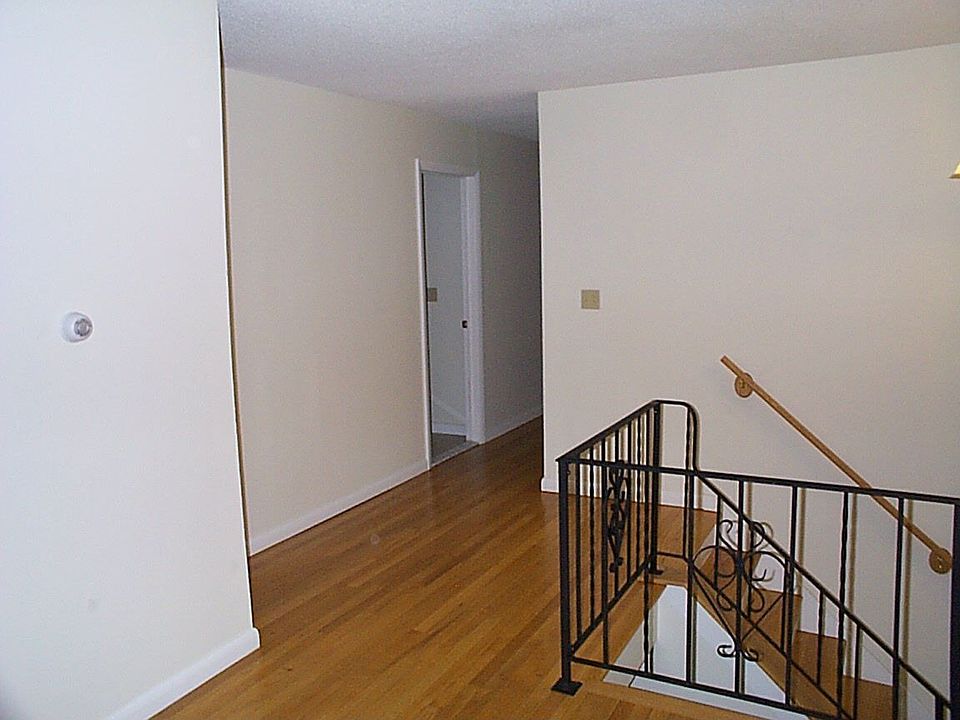2nd image of 16 Forsyth Rd